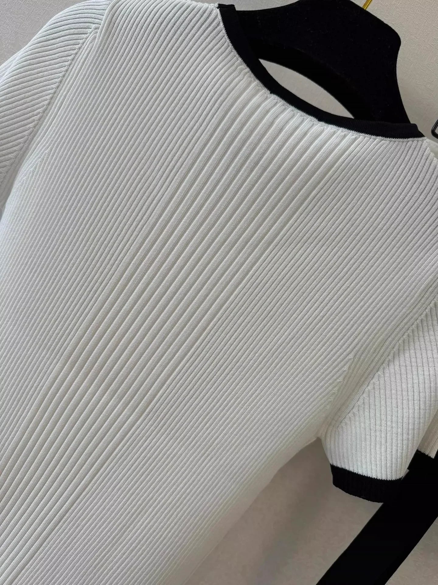 25 Summer new stitching round neck knitted top