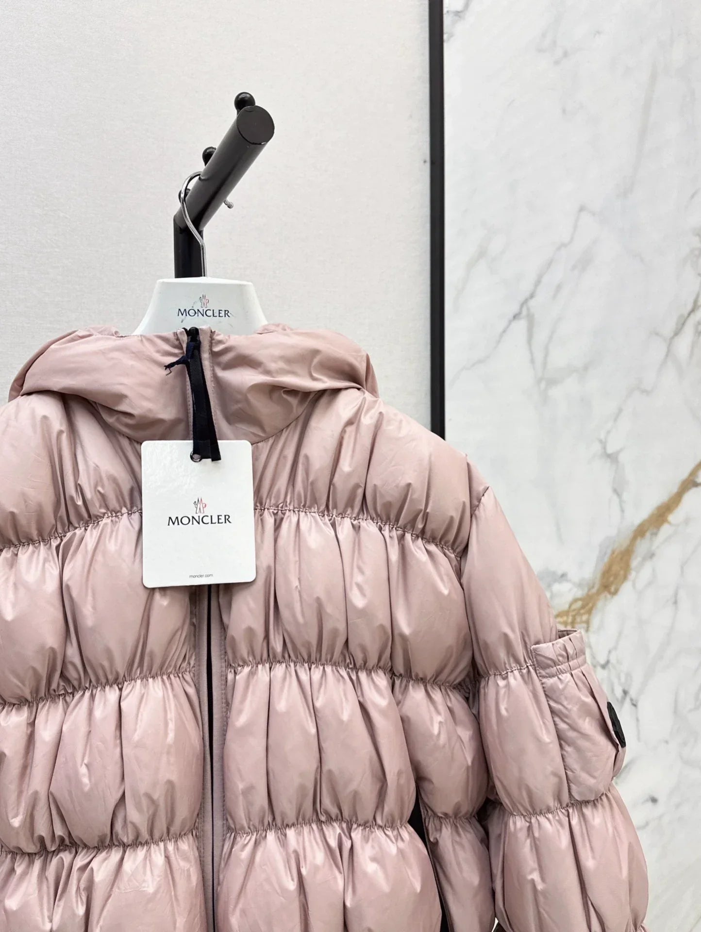 25 Pleated decorative hooded down jacket