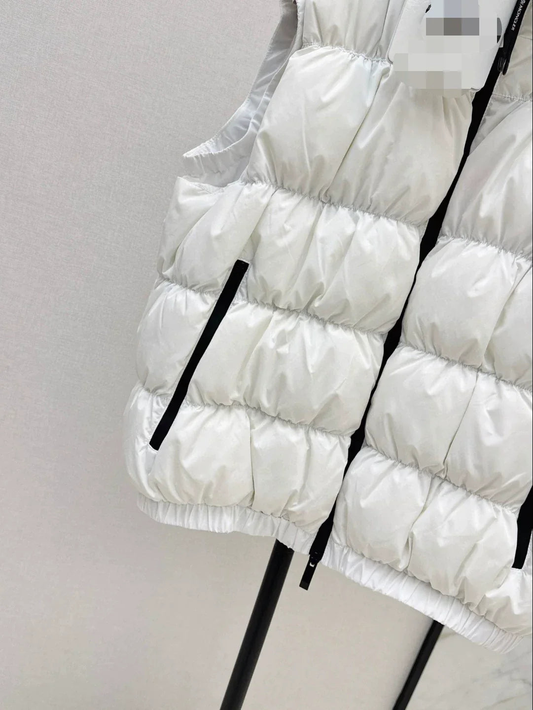 25 Collar decoration down vest