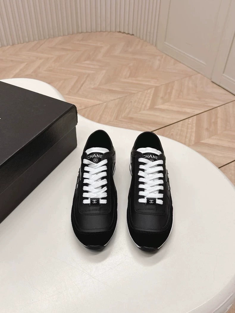 25 Comic Series Dexterity Shoes White Black