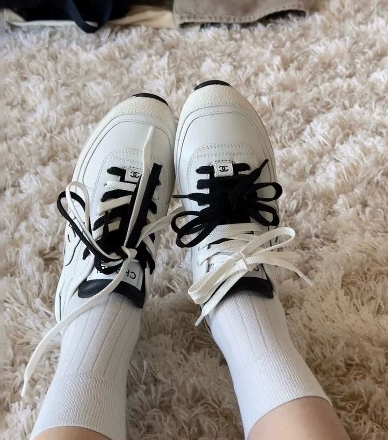 25 Comic Series Dexterity Shoes White Black
