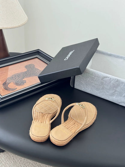25 new diamond-patterned straw slippers