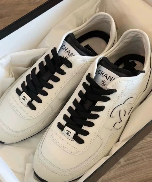 25 Comic Series Dexterity Shoes White Black