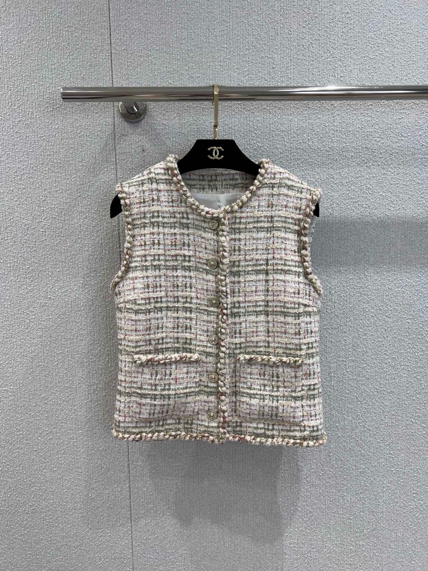 25A Noble Feeling Coarse Flower Vest