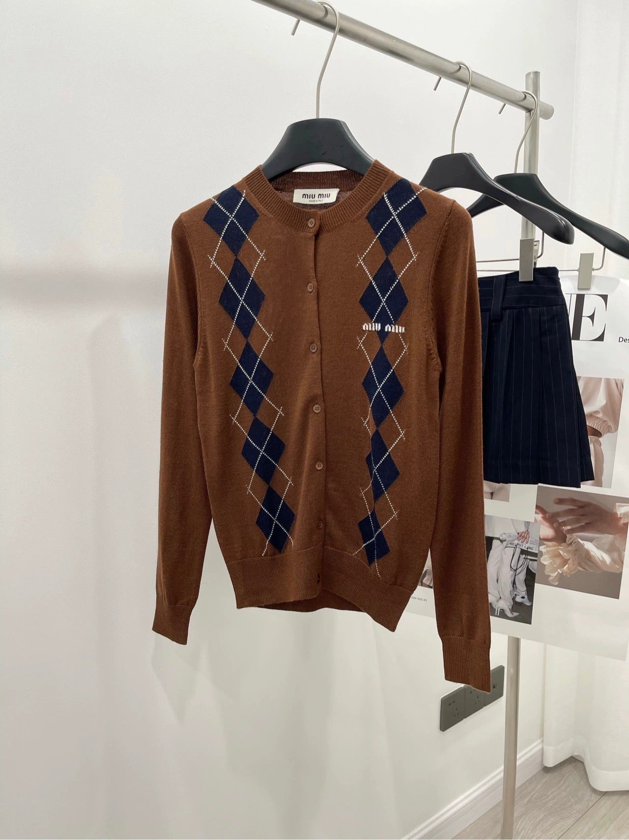 25ss coffee color diamond round neck long sleeve cardigan