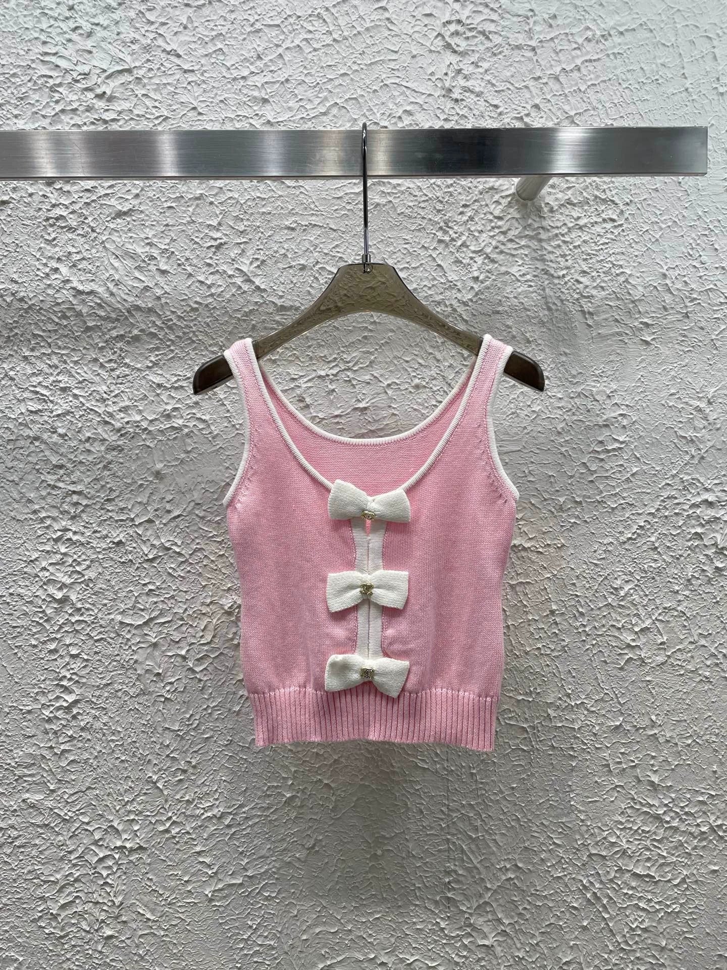 25 Bow Knit Vest