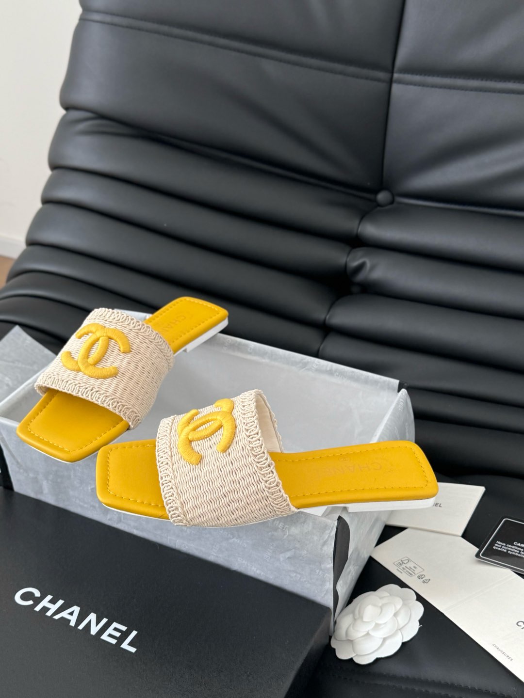 SLIDE IN RAFFIA AND LIGHT YELLOW LAMBSKIN