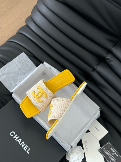 SLIDE IN RAFFIA AND LIGHT YELLOW LAMBSKIN