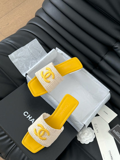 SLIDE IN RAFFIA AND LIGHT YELLOW LAMBSKIN