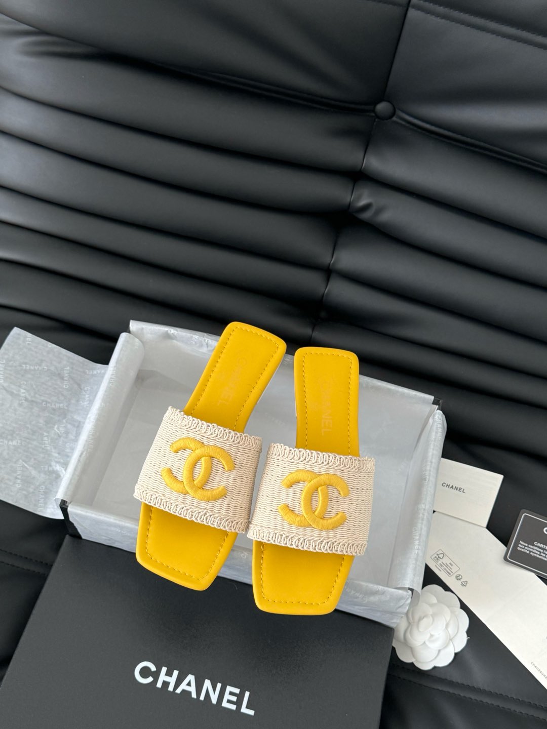 SLIDE IN RAFFIA AND LIGHT YELLOW LAMBSKIN