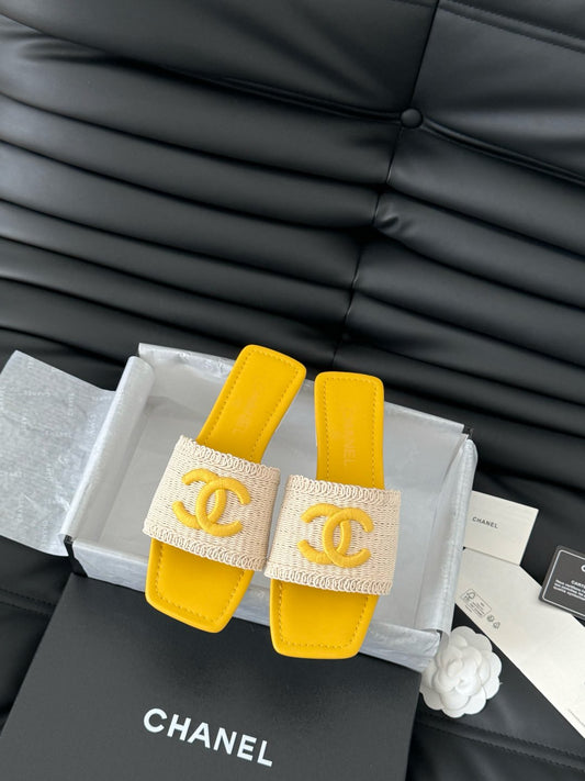 SLIDE IN RAFFIA AND LIGHT YELLOW LAMBSKIN
