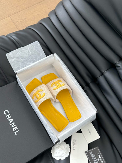 SLIDE IN RAFFIA AND LIGHT YELLOW LAMBSKIN