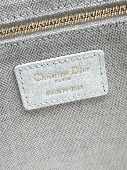 Small Book Tote White Embroidery with Black and Red Je Vous Adore Motif and