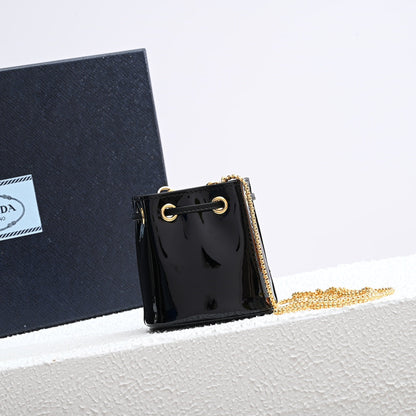 Patent leather mini-pouch