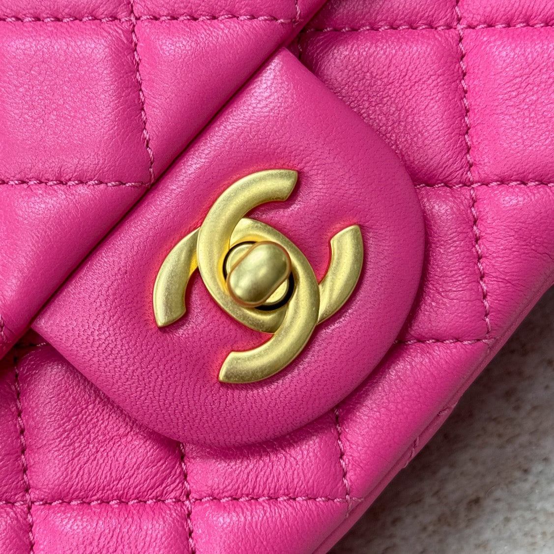 CF20 Golden Globe CLASSIC HANDBAG  Lambskin Rose Red