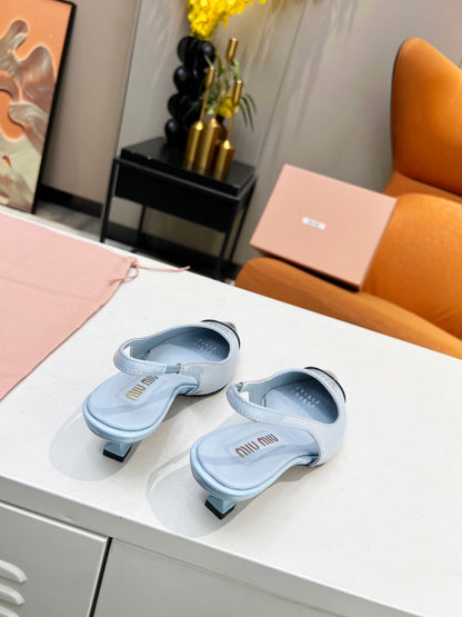 Slingback pump