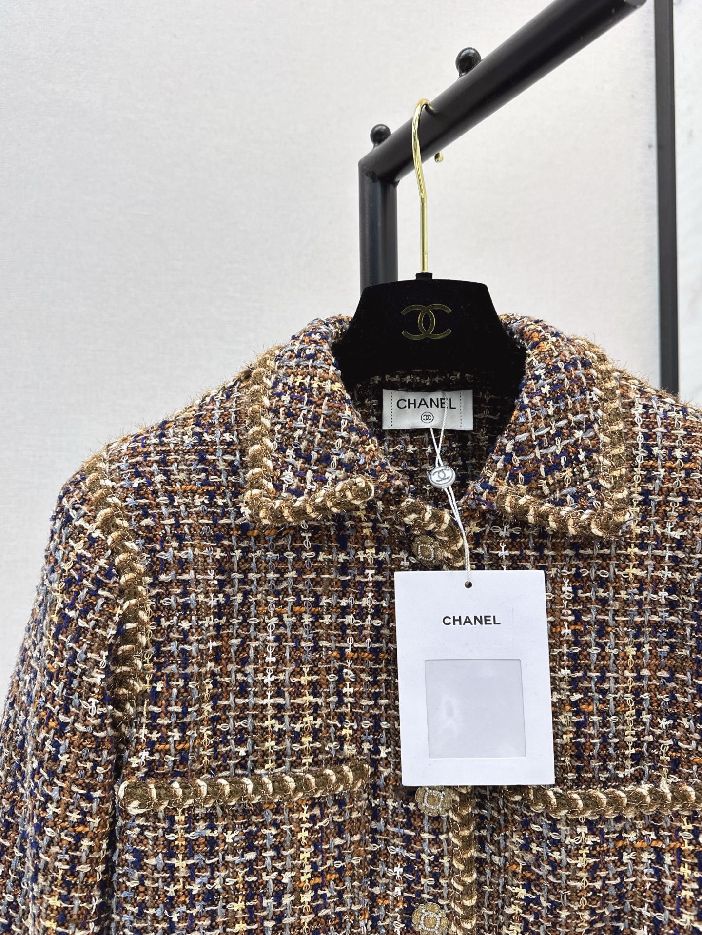 ch 25ss woven jacket