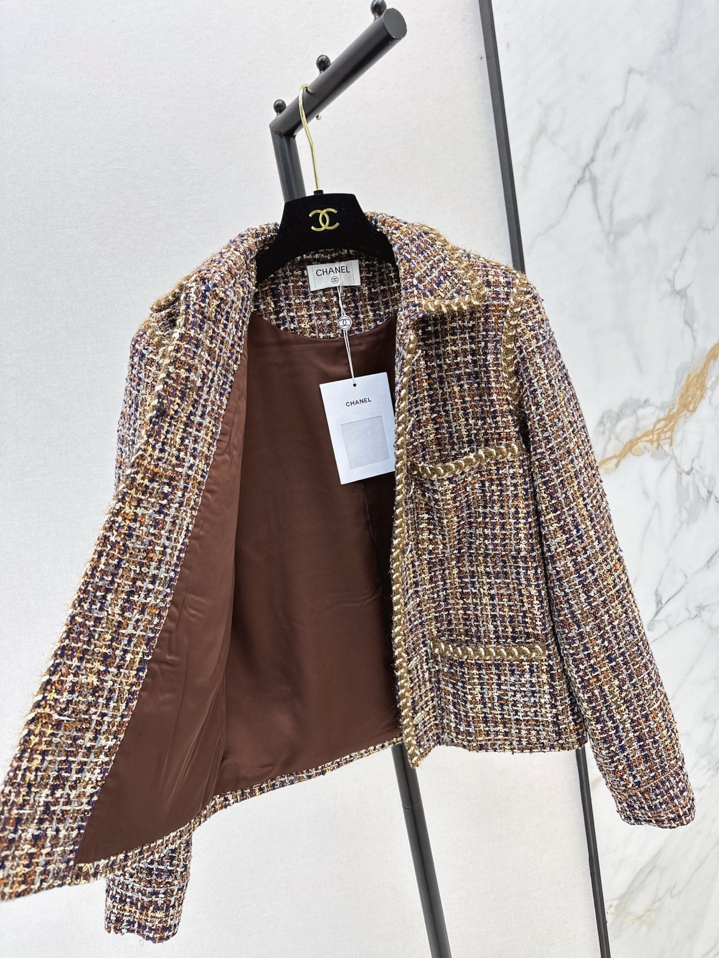 ch 25ss woven jacket