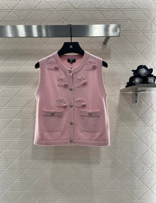 25 new products Knitted vest