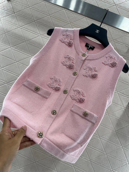 25 new products Knitted vest