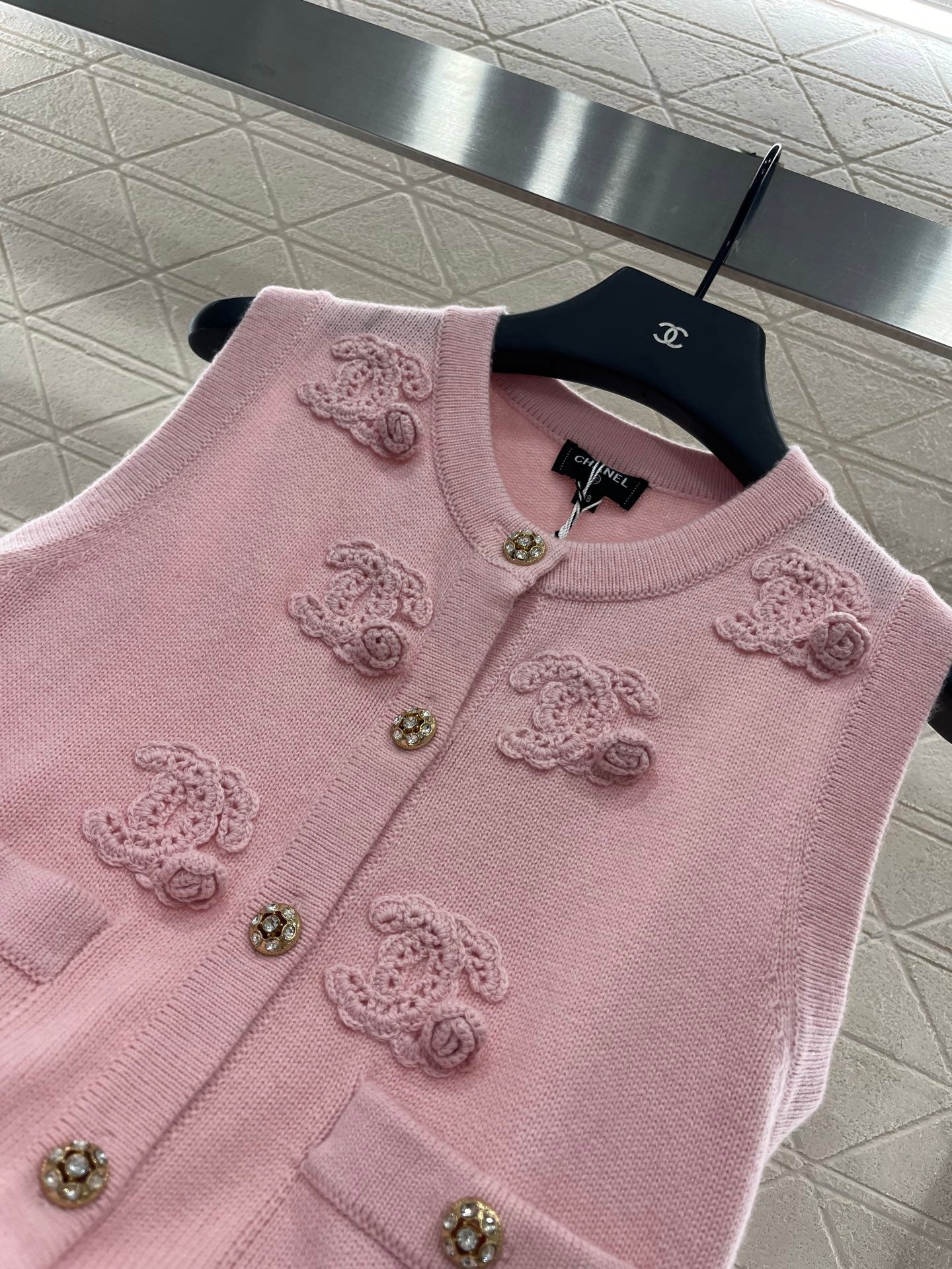 25 new products Knitted vest