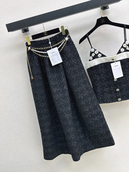 C 25 High-waisted pleated skirt with waist chain