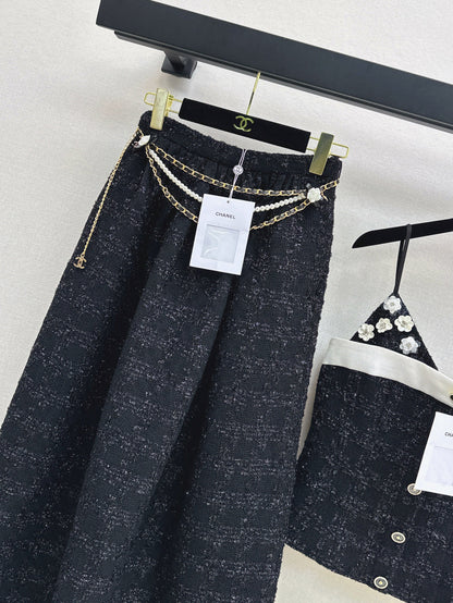 C 25 High-waisted pleated skirt with waist chain