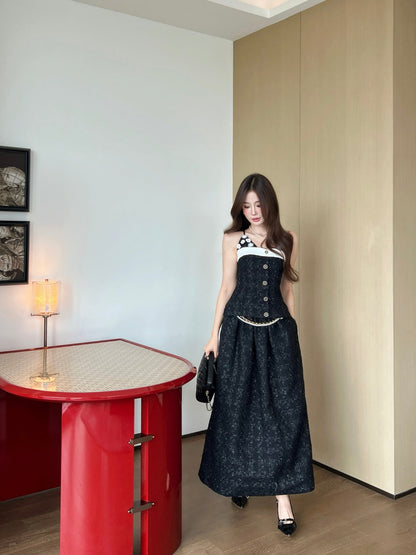 C 25 High-waisted pleated skirt with waist chain