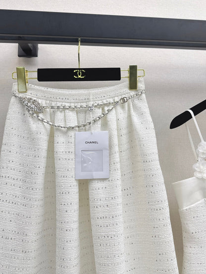 C 25 High-waisted pleated skirt with waist chain