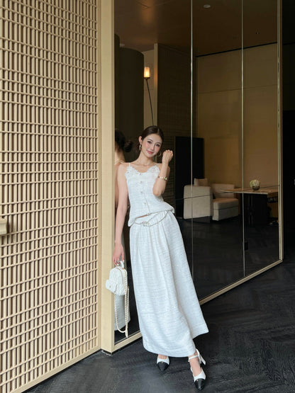 C 25 High-waisted pleated skirt with waist chain