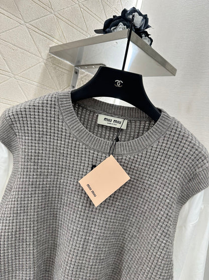 25 New Arrival Knitted long-sleeved top