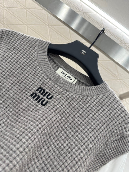 25 New Arrival Knitted long-sleeved top