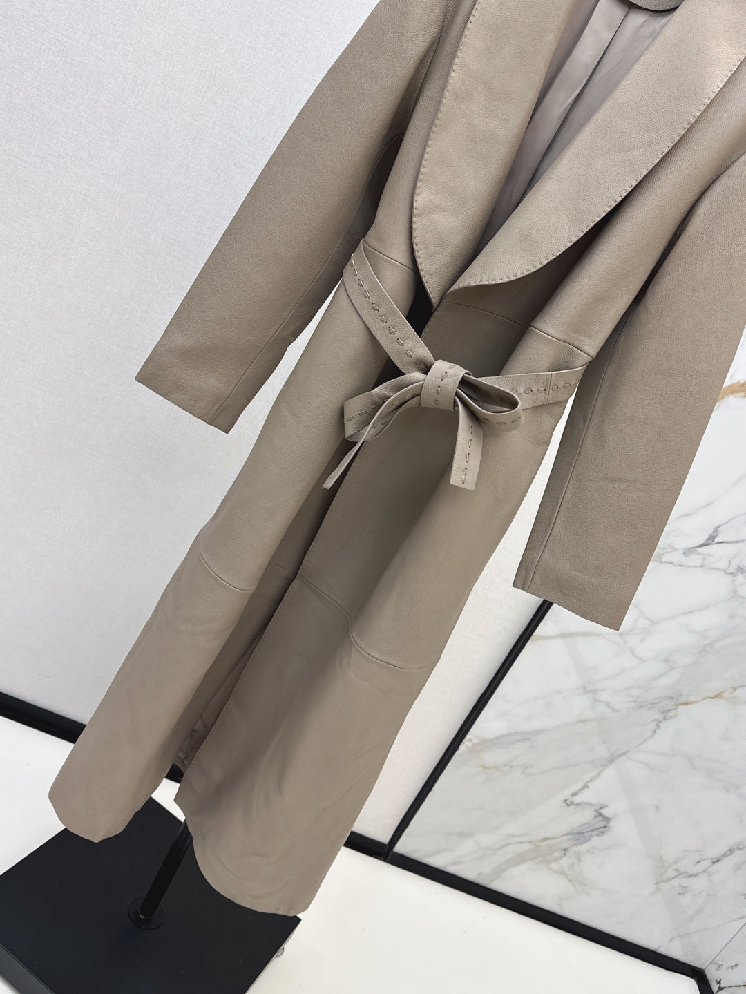 25fw leather coat