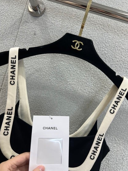 25ss  U-shaped vest