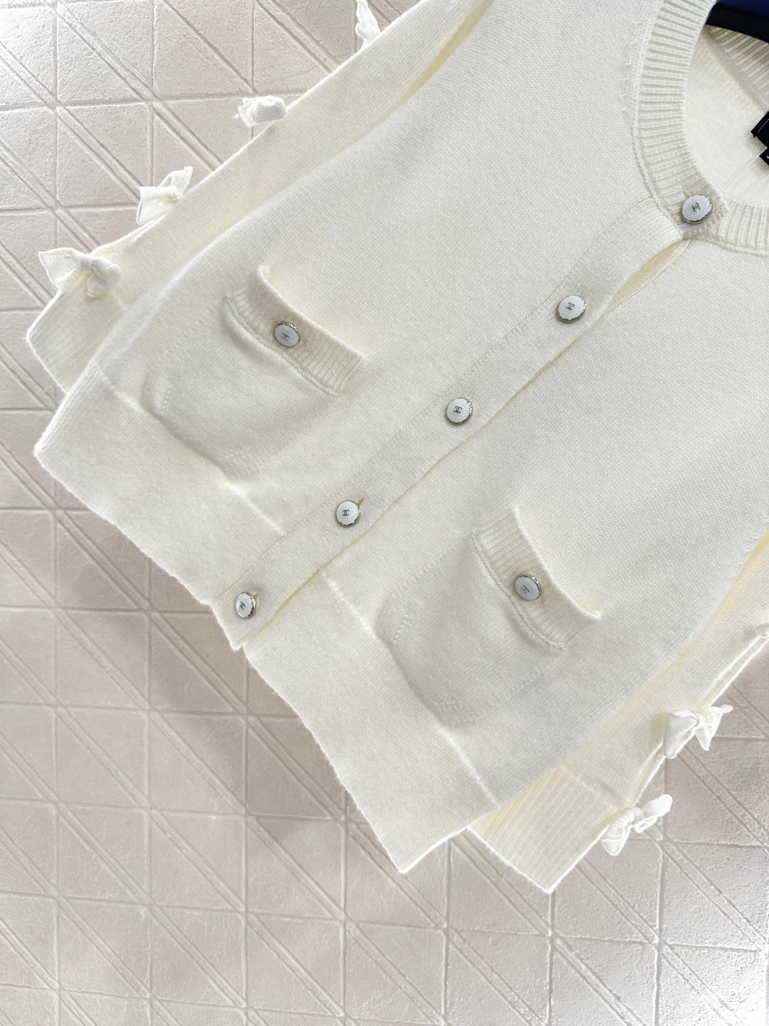 25 Bow decoration cashmere knitted cardigan