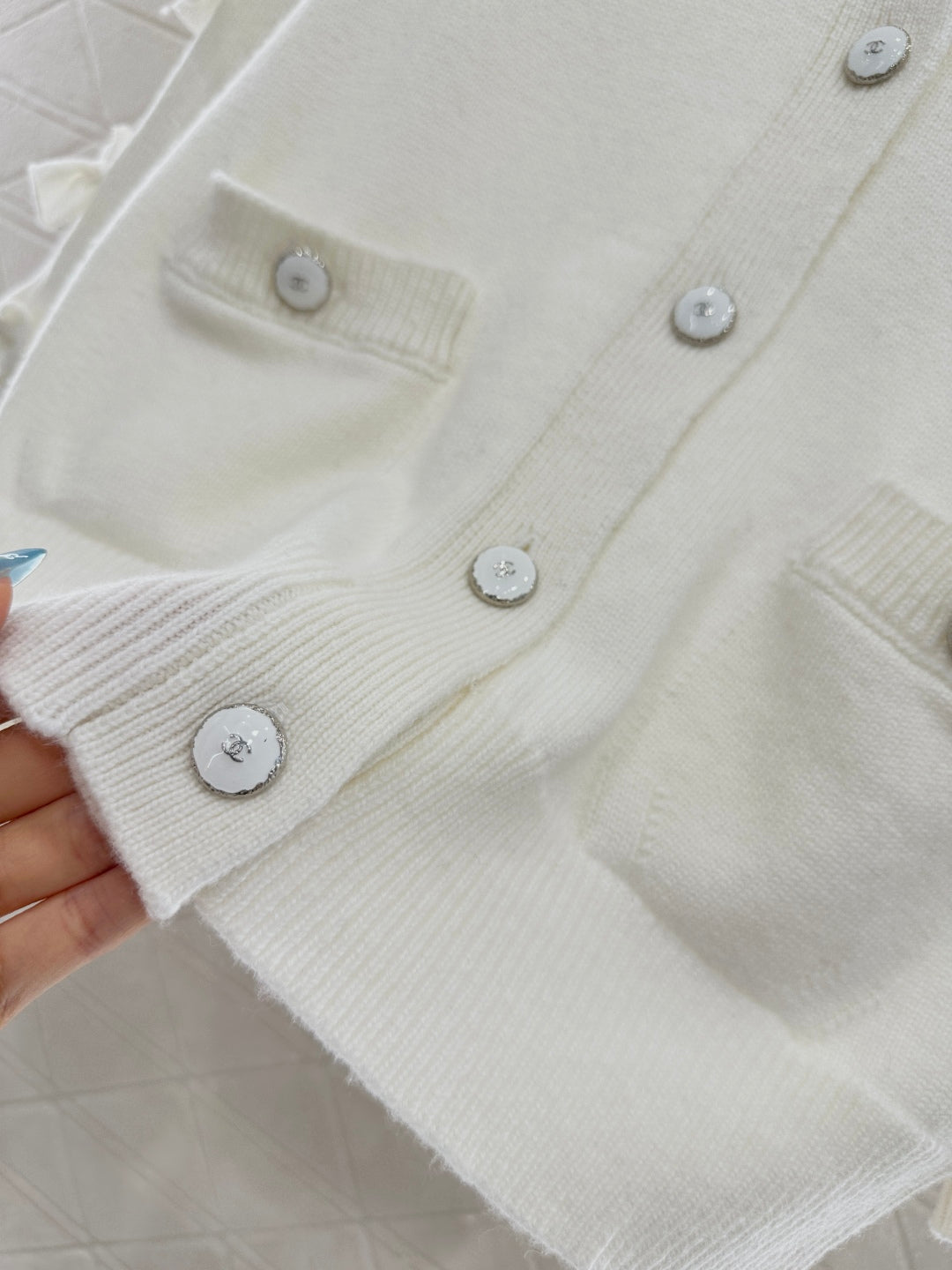 25 Bow decoration cashmere knitted cardigan